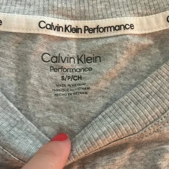 Calvin Klein Performance Cropped muscle tank - Picture 3 of 5